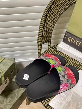 Floral Canvas Slide Sandals - Pink/Black